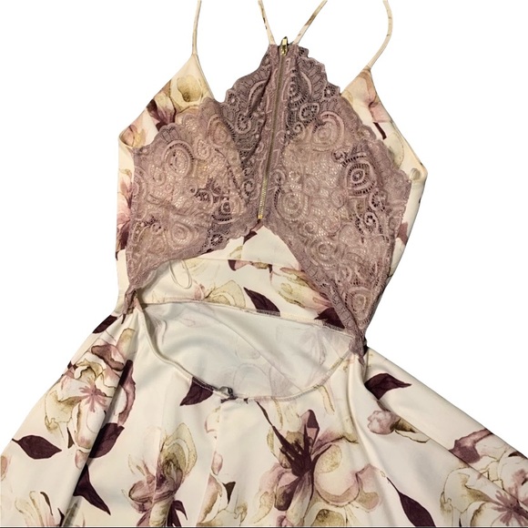 Lace Back Floral Dress - Picture 3 of 4